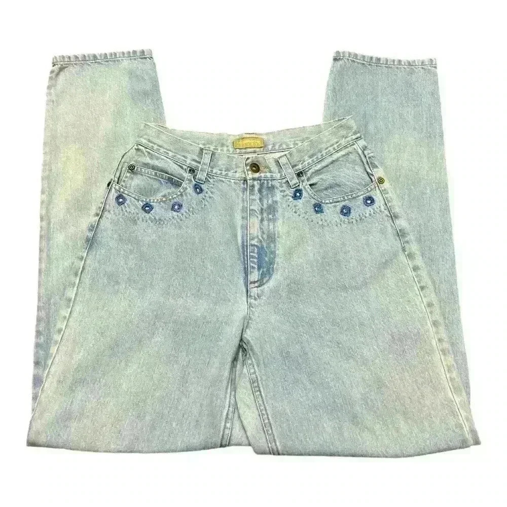 Liz Claiborne Vintage 5 pocket Jean with floral embroidery size 6.